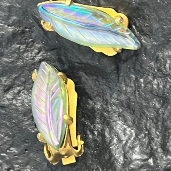 IRIDESCENT LEAF EARRINGS 1" Leaf Shape Crystal Luminous Clip-on Style, Signed - Picture 3 of 6